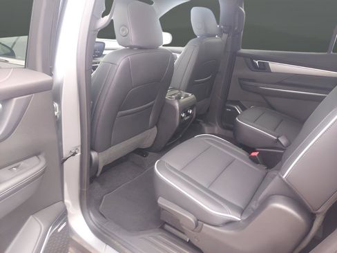 Used 2025 Buick Enclave Preferred AWD/4WD image 19