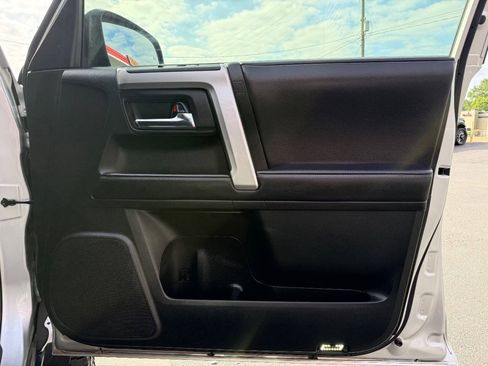 Used 2022 Toyota 4Runner SR5 Premium AWD/4WD image 38