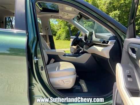 Used 2023 Toyota Highlander XLE AWD/4WD image 17