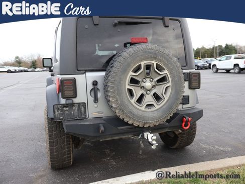 Used 2015 Jeep Wrangler Unlimited Rubicon w/ Connectivity Group image 16