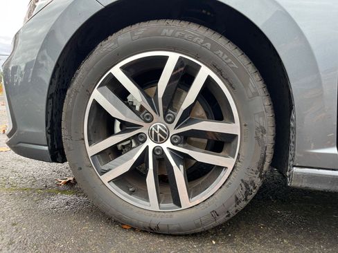 Used 2025 Volkswagen Jetta SE image 30