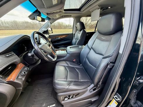 Used 2017 Cadillac Escalade Premium Luxury image 10