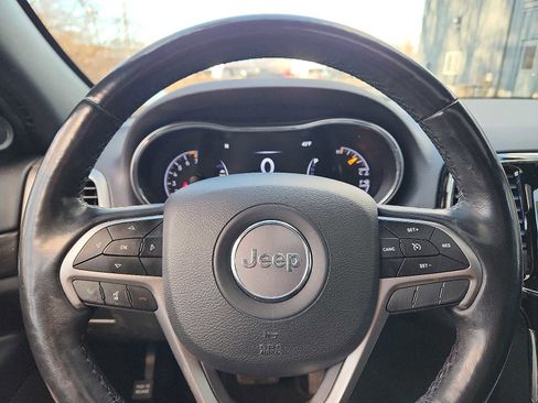 Used 2021 Jeep Grand Cherokee Laredo X image 19