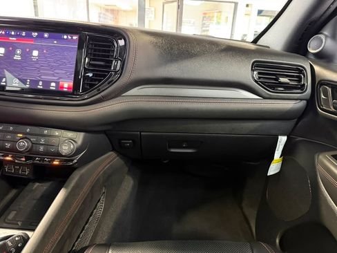 Used 2023 Dodge Durango GT AWD/4WD image 19