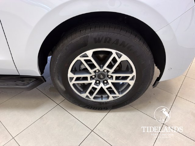 Used 2025 Ford Expedition Active RWD image 34