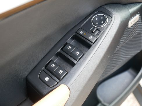 Certified 2024 Kia Seltos SX w/ SX Sunroof Package AWD/4WD image 19