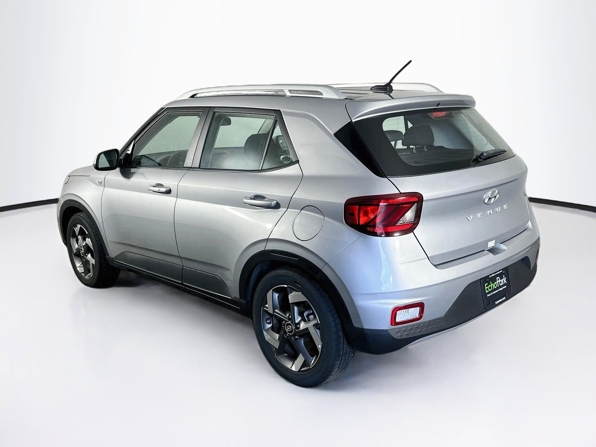 Used 2025 Hyundai Venue SEL FWD image 5