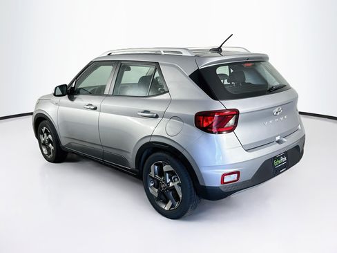 Used 2025 Hyundai Venue SEL FWD image 5