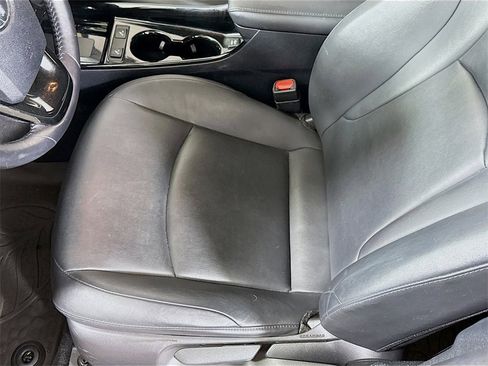 Used 2019 Toyota Prius XLE image 10