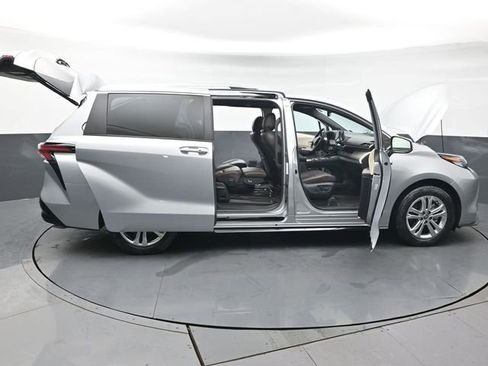 Certified 2023 Toyota Sienna Platinum image 60