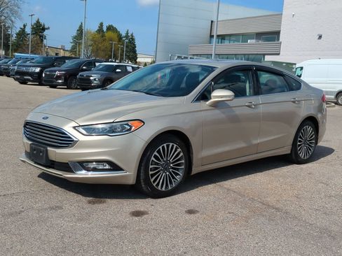 Used 2017 Ford Fusion SE w/ Fusion SE Technology Package AWD/4WD image 4