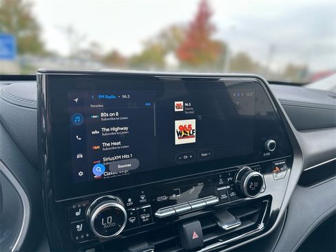 Used 2023 Toyota Highlander Limited image 13