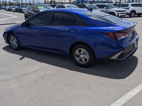 Used 2025 Hyundai Elantra SE FWD image 4