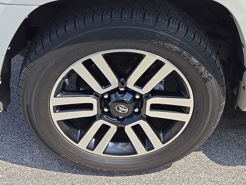 Used 2021 Toyota 4Runner Limited AWD/4WD image 3