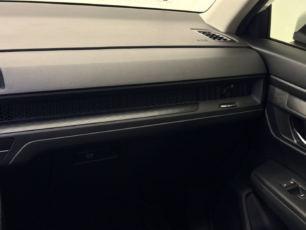 Used 2025 Honda CR-V LX image 16