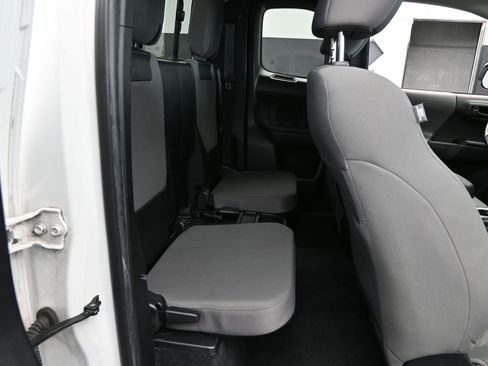 Used 2022 Toyota Tacoma SR image 34