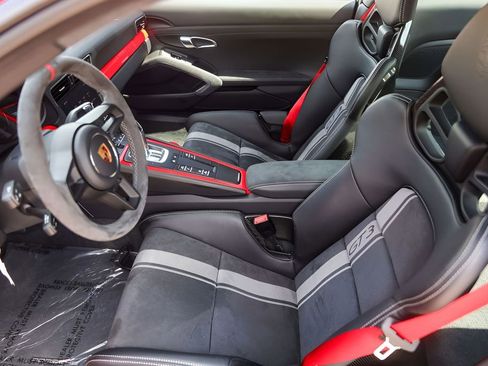 Used 2018 Porsche 911 GT3 RWD image 12