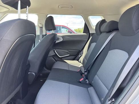 Used 2025 Kia Soul LX w/ LX Technology Package FWD image 9