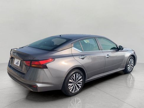 Used 2024 Nissan Altima 2.5 SV FWD image 7