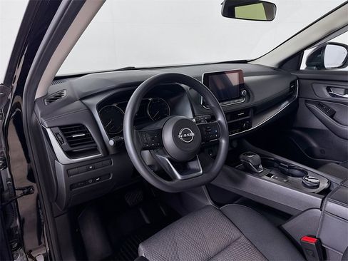 Used 2024 Nissan Rogue SV image 17