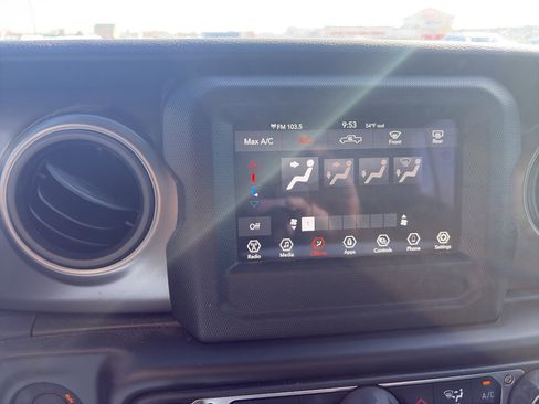 Used 2022 Jeep Gladiator Sport image 9