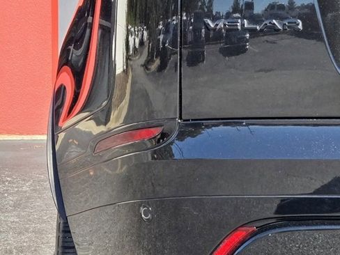 Used 2022 Land Rover Range Rover Velar R-Dynamic S image 8