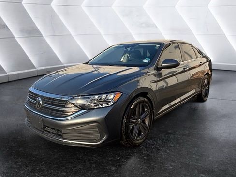 Certified 2022 Volkswagen Jetta SE image 1