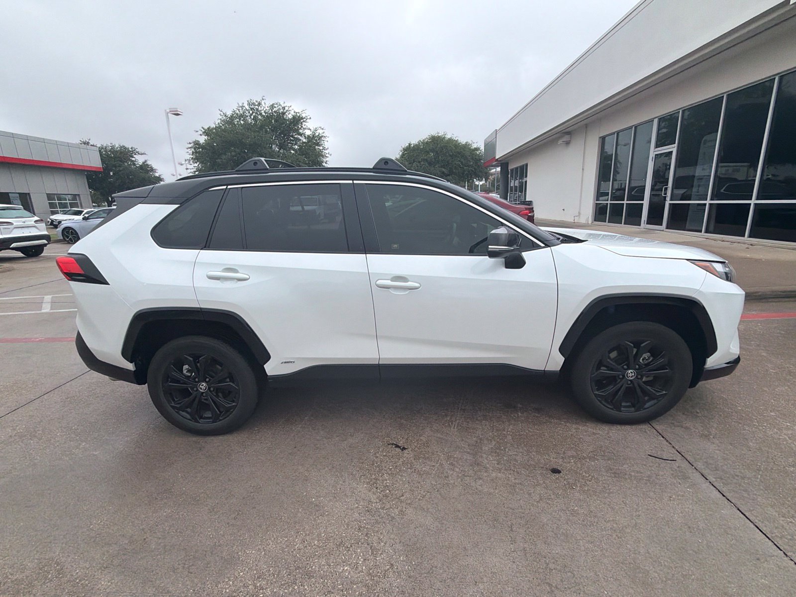 Used 2025 Toyota RAV4 XSE w/ Advanced Technology Package AWD/4WD image 5