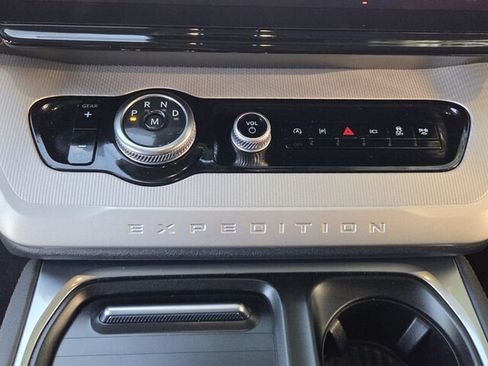 Used 2025 Ford Expedition Active RWD image 21