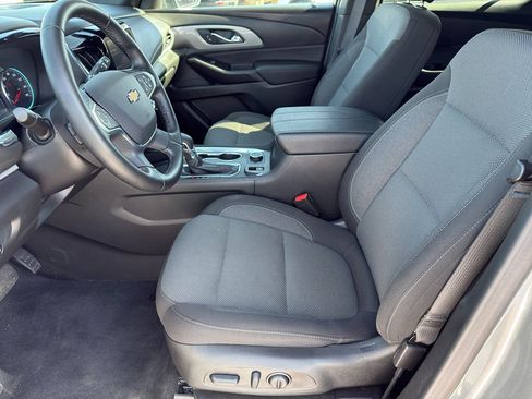 Used 2023 Chevrolet Traverse LT image 11