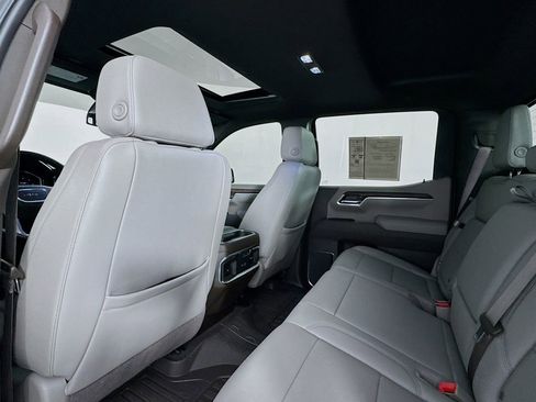 Used 2025 GMC Sierra 1500 SLT w/ SLT Premium Plus Package image 19