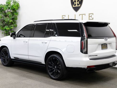Used 2022 Cadillac Escalade Sport Platinum w/ LPO, ONYX Package image 3