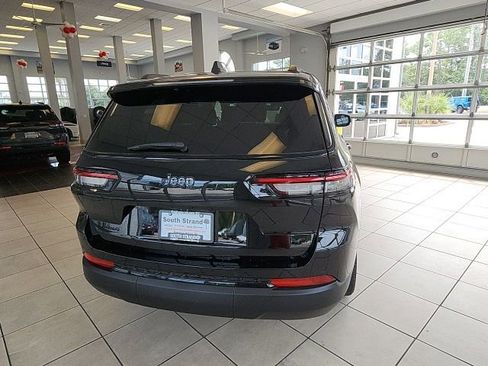 New 2023 Jeep Grand Cherokee L Laredo image 4