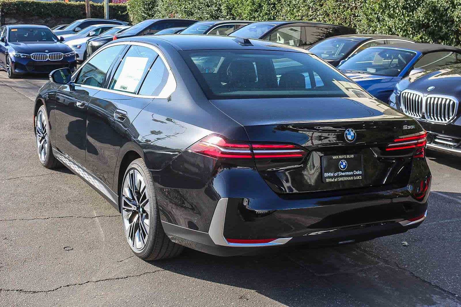 Used 2026 BMW 530i w/ Premium Package RWD image 6