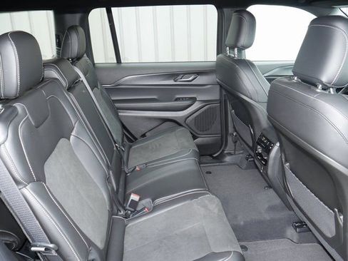 New 2025 Jeep Grand Cherokee L Altitude AWD/4WD image 28