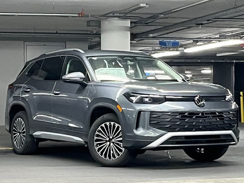 New 2026 Volkswagen Tiguan S AWD/4WD image 2