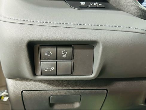 Used 2023 Toyota Highlander XLE image 14