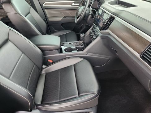Used 2022 Volkswagen Atlas SE w/ Black Wheel Package FWD image 9