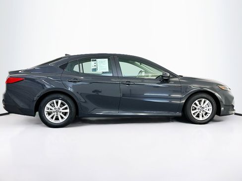 Used 2025 Toyota Camry LE image 10