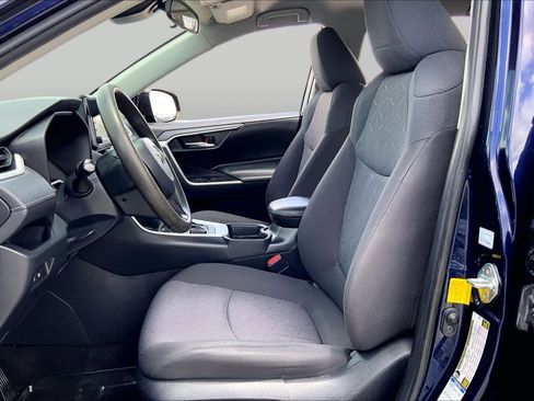 Used 2020 Toyota RAV4 XLE AWD/4WD image 8