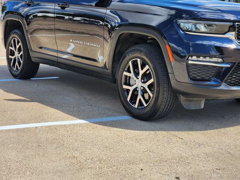 Used 2024 Jeep Grand Cherokee Limited AWD/4WD image 11