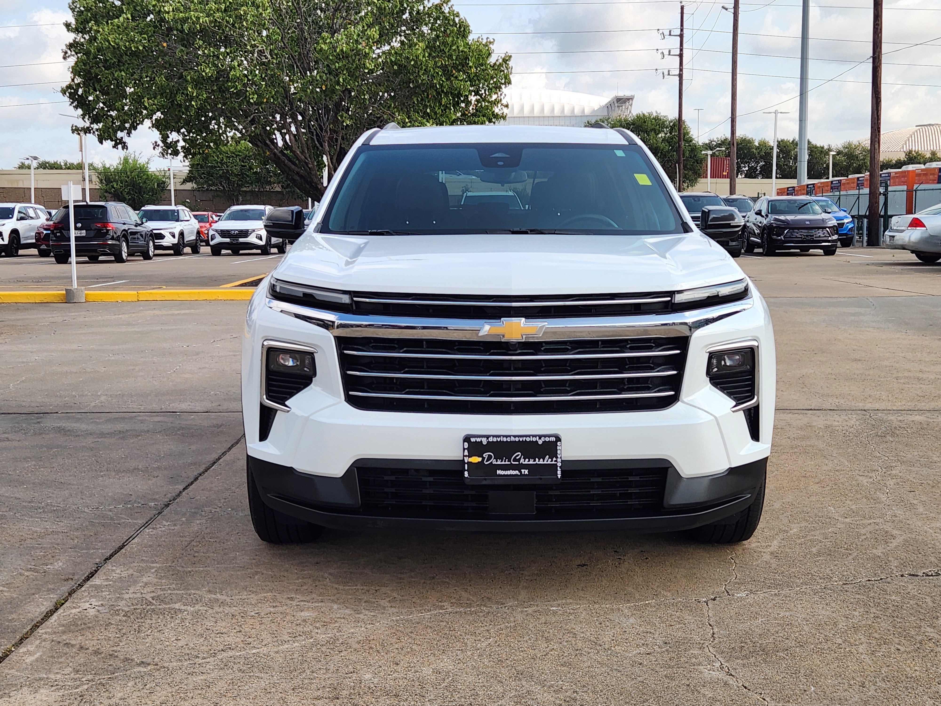 Used 2026 Chevrolet Traverse LT FWD image 3