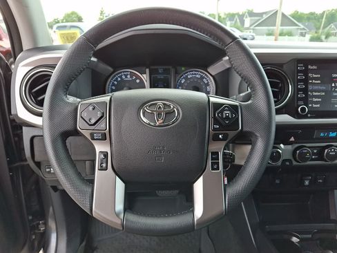 Certified 2021 Toyota Tacoma SR5 AWD/4WD image 23