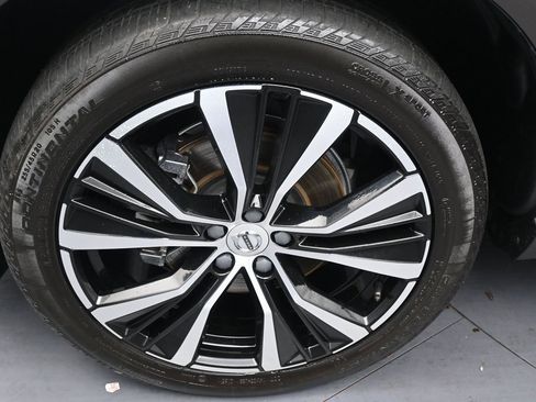 Used 2023 Volvo XC60 B5 Plus image 41