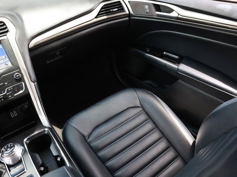 Used 2019 Ford Fusion SEL FWD image 22