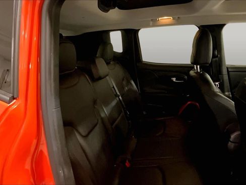 Used 2016 Jeep Renegade Trailhawk w/ Premium Trailhawk Package AWD/4WD image 18