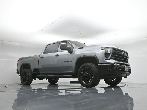 Used 2025 Chevrolet Silverado 2500 LT w/ Trail Boss Package AWD/4WD image 4