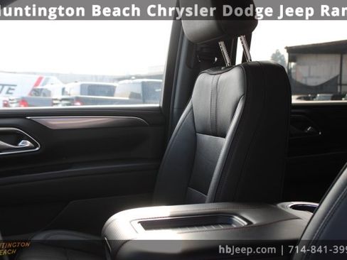 Used 2024 Chevrolet Suburban RST w/ Luxury Package image 32