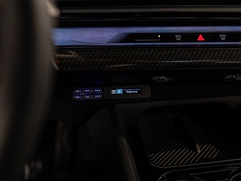 Used 2025 BMW M5 w/ Carbon Package image 27