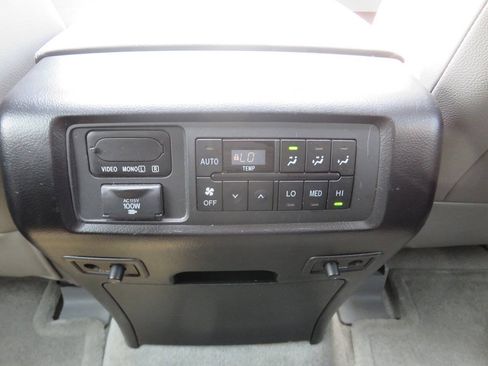 Used 2011 Toyota Sequoia Limited AWD/4WD image 20